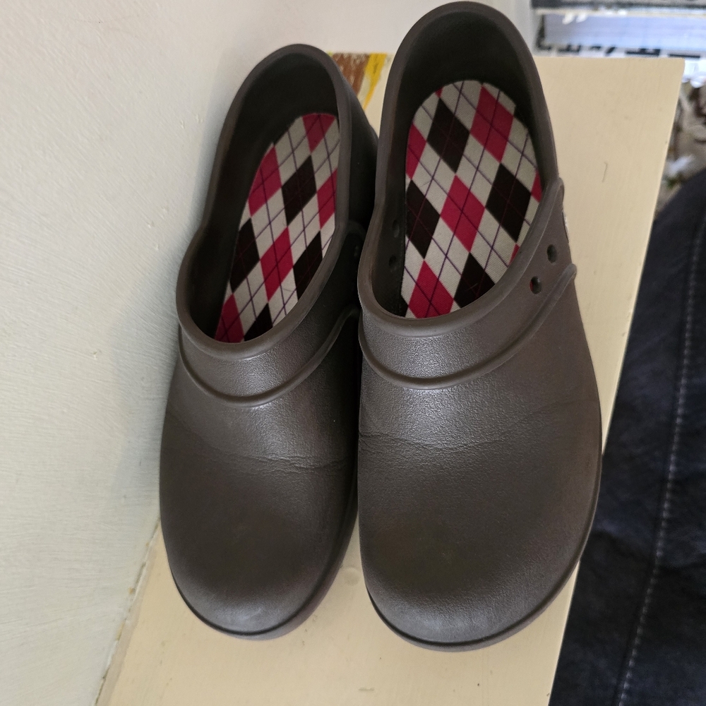 CROCS Neria Clogs Women Argyle Brown Garden Work Casual